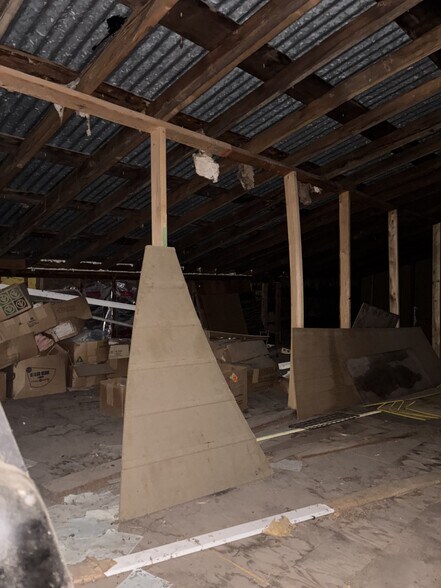 More Photos Of 216 Silverbrook Rd, Randle Self Storage For Sale