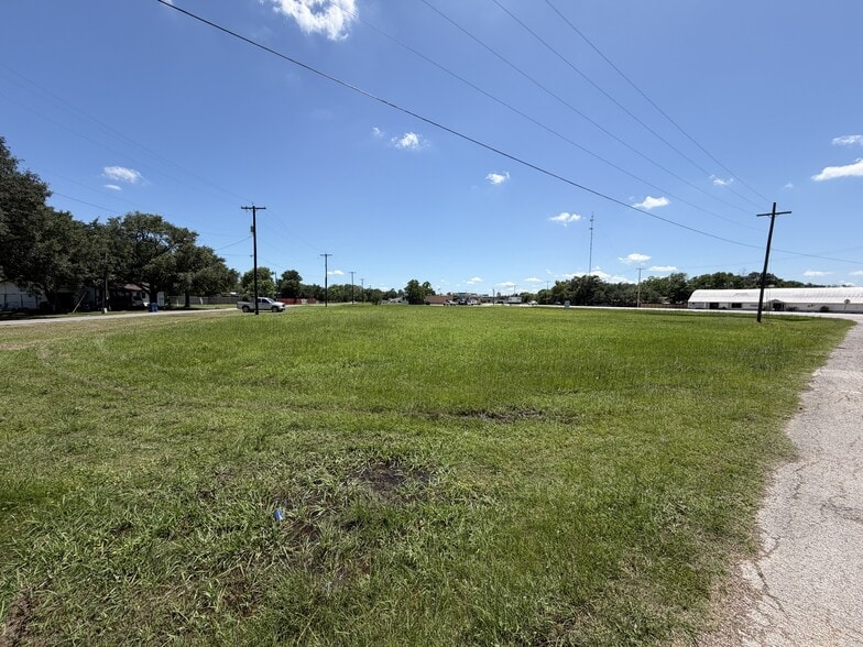 More Photos Of TBD Hwy 290 Bus, Hempstead Land For Sale