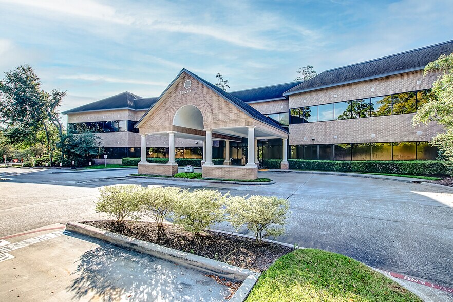 More Photos Of 4840 W Panther Creek Dr, The Woodlands Unknown For Lease