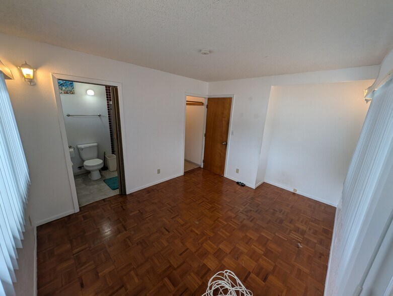 More Photos Of 1638 10th Ave, Honolulu Storefront Retail Office For Sale