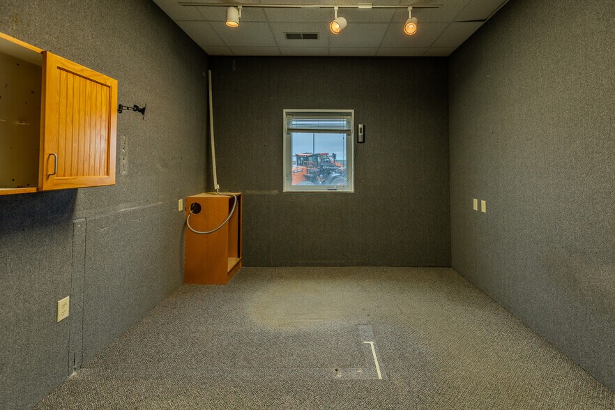 More Photos Of 4303 Memorial Hwy, Mandan Movie Radio TVStudio For Sale