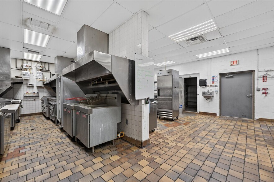 More Photos Of 4000 Fort Campbell Blvd, Hopkinsville Restaurant For Sale