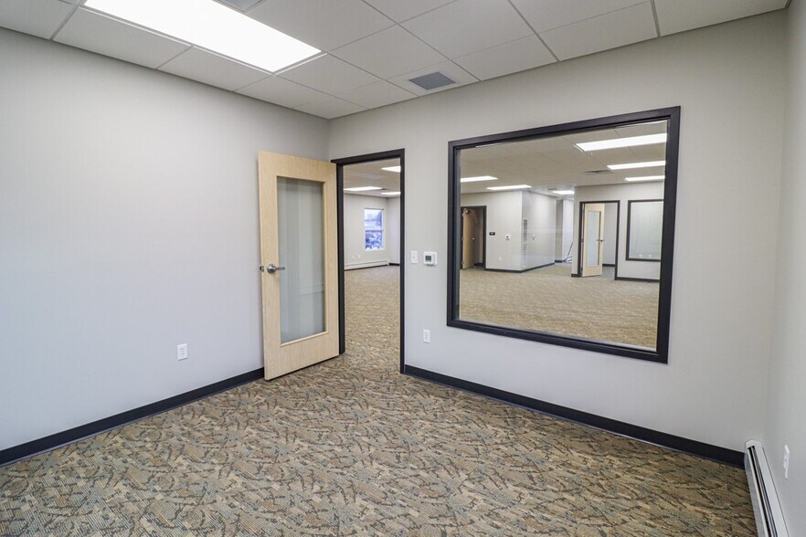 More Photos Of 2120 S Ridge Rd, Green Bay Office For Lease