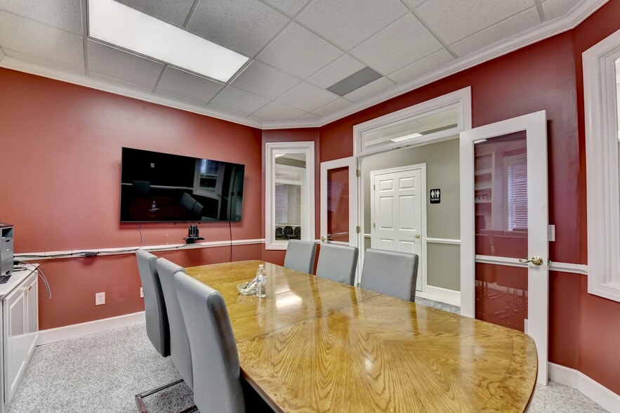 More Photos Of 3535 Roswell Rd, Marietta Medical For Sale