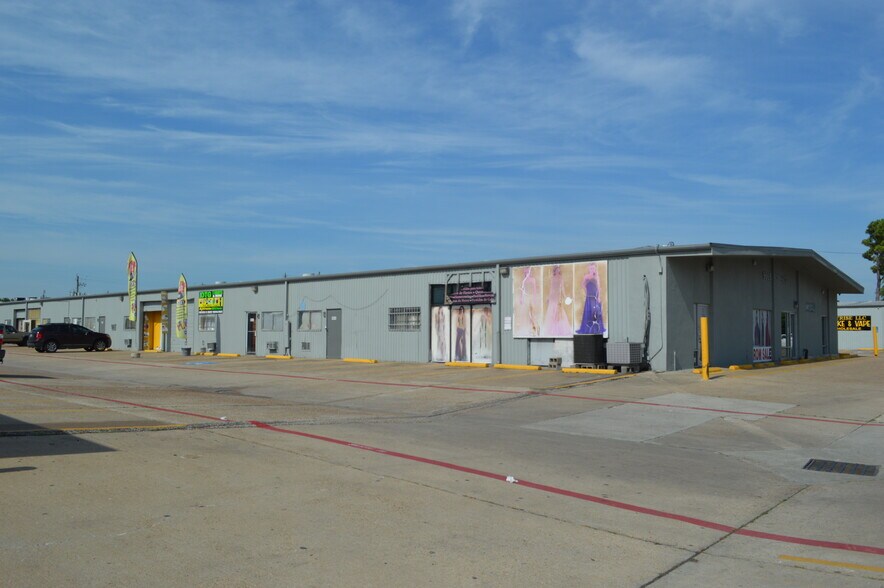 More Photos Of 9805 Harwin Dr, Houston Warehouse For Lease