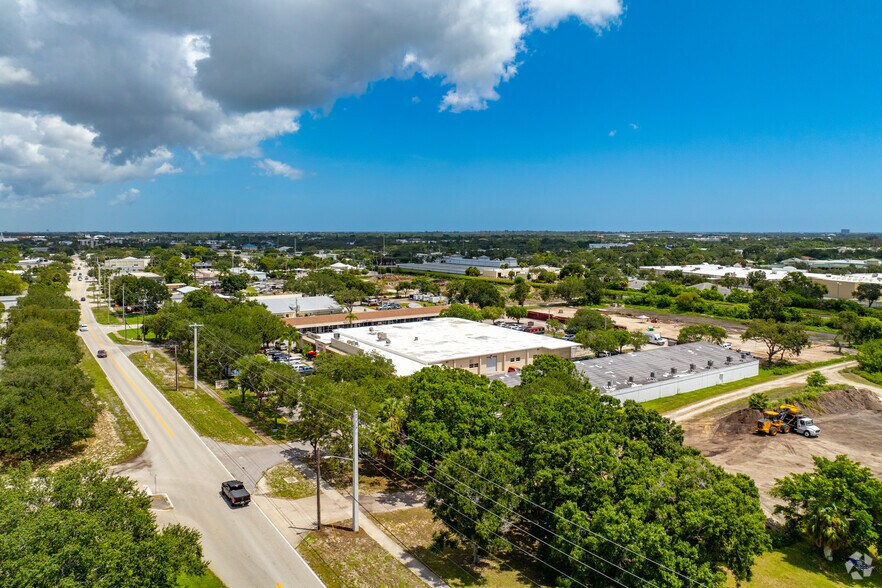 More Photos Of 1402-1472 Old Dixie Hwy, Vero Beach Storefront Retail Office For Lease