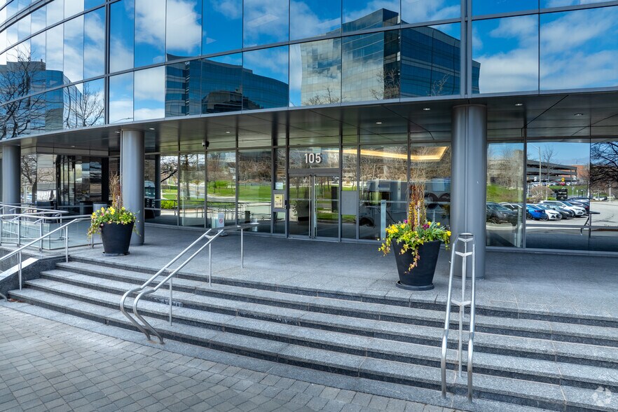 More Photos Of 105 Commerce Valley Dr W, Markham Office For Lease