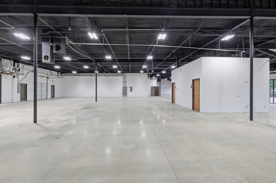 More Photos Of 3420 Sojourn Dr, Carrollton Warehouse For Lease