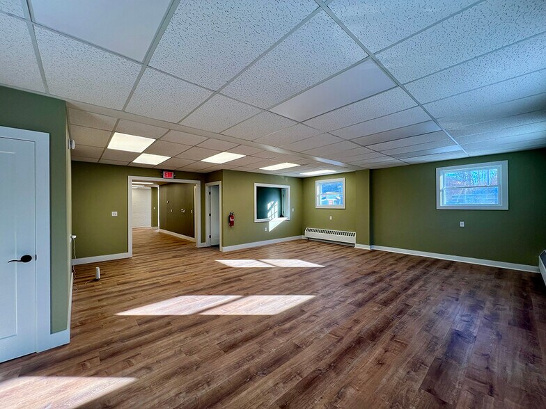 More Photos Of 42 Central St, Newport Apartments For Lease