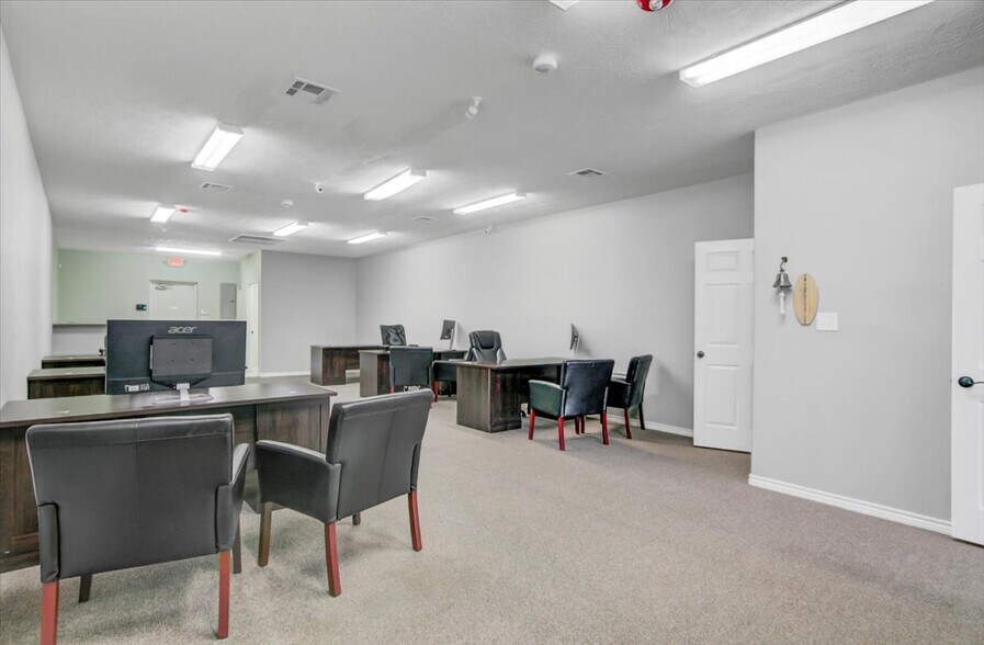 More Photos Of 3250 Central Mall Dr, Port Arthur Office For Sale