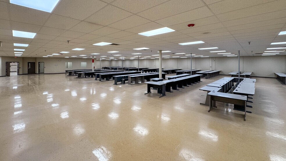 More Photos Of 10365 Railroad Dr, El Paso Warehouse For Sale