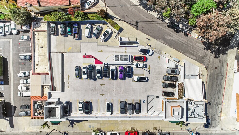 More Photos Of 21720-21732 Ventura Blvd, Woodland Hills Storefront Retail Office For Lease