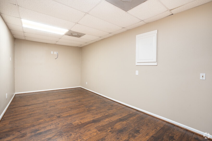 More Photos Of 1646 Blaisdale Rd, Richmond Warehouse For Lease