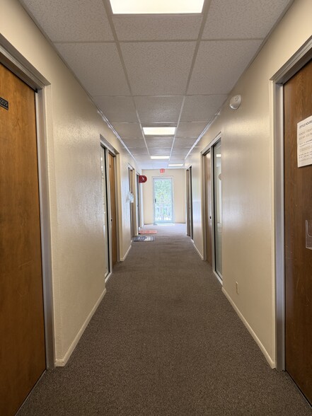 More Photos Of 1950 Courtney Dr, Fort Myers Office For Lease
