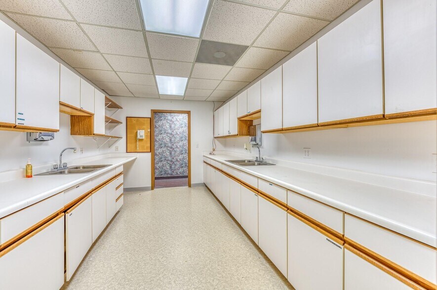More Photos Of 100 W 4th St, Walsenburg Medical For Sale