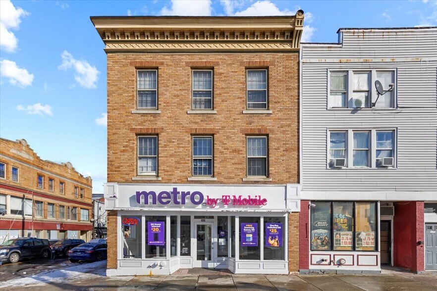 More Photos Of 666-668 Main St, Middletown Apartments For Sale