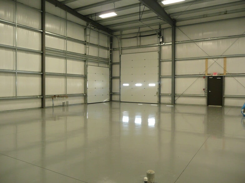 More Photos Of 376 Dry Bridge Rd, North Kingstown Warehouse For Sale