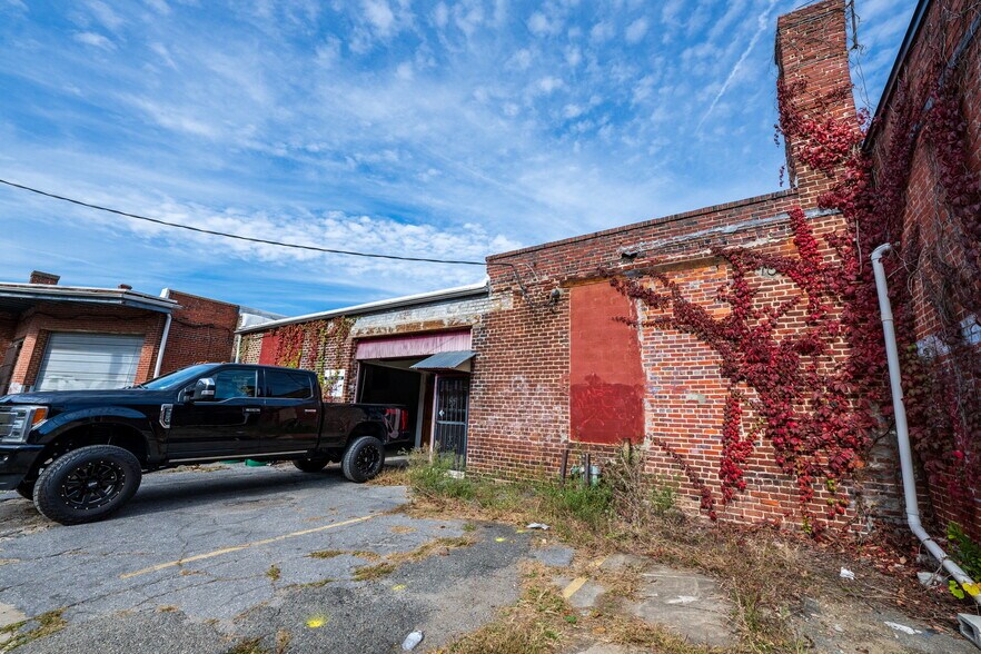 More Photos Of 1839 W Broad St, Richmond Storefront For Sale