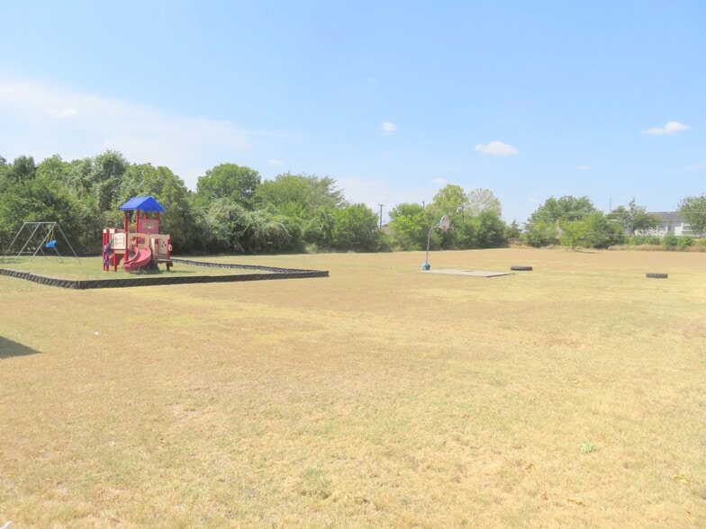 More Photos Of 900 E Belt Line Rd, DeSoto Daycare Center For Sale