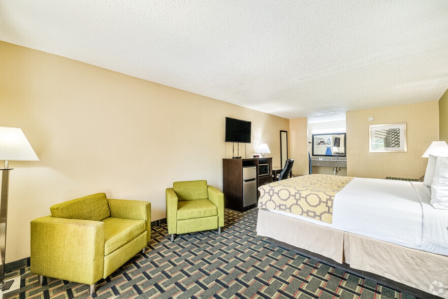 More Photos Of 3598 W US Highway 90, Lake City Hotel For Sale