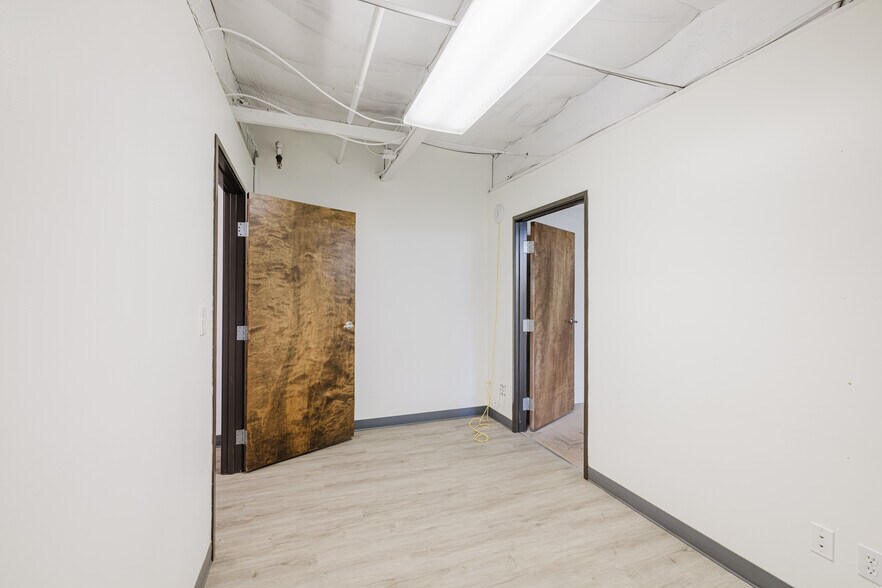 More Photos Of 222 Silver St, Elko Manufacturing For Lease