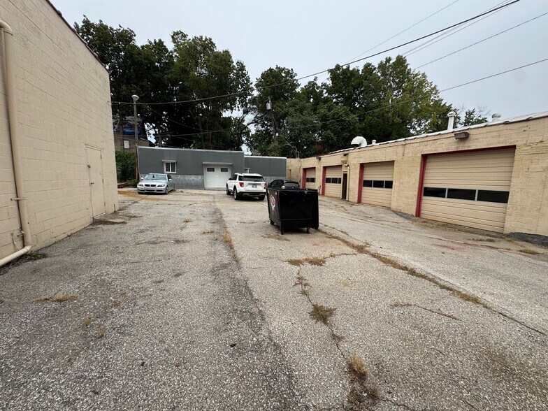 More Photos Of 4500-4508 E 27th St, Kansas City Service For Lease