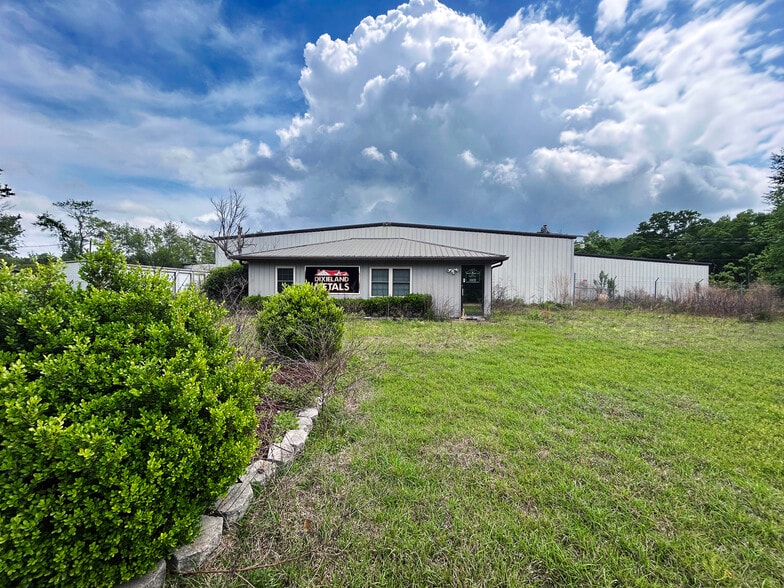 More Photos Of 378 Eastland Rd, Dothan Distribution For Sale