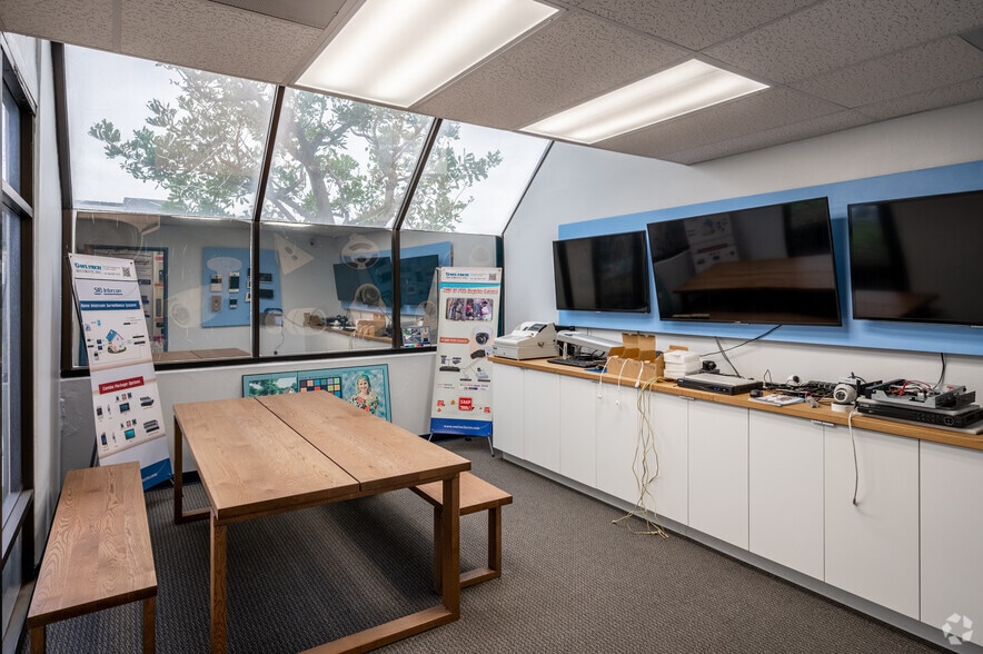 More Photos Of 570 S State College Blvd, Fullerton Warehouse For Sale