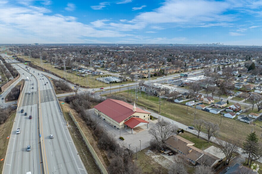 More Photos Of 3131 S 100th St, Milwaukee Religious Facility For Lease