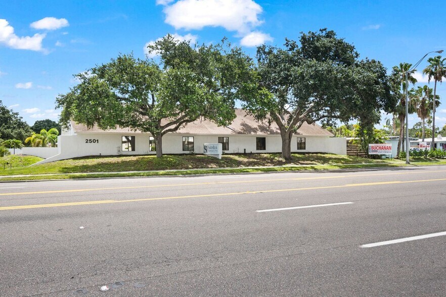 More Photos Of 2501 S Tamiami Trl, Sarasota Office For Lease