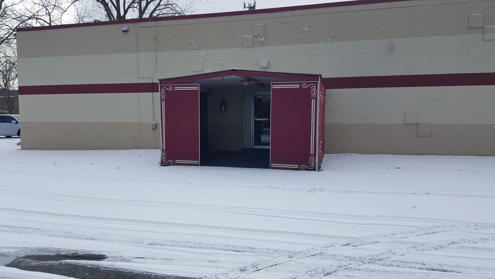 More Photos Of 7897 Taft St, Merrillville Warehouse For Lease