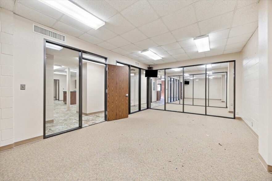 More Photos Of 1401 Mlk Blvd, El Campo Flex For Sale