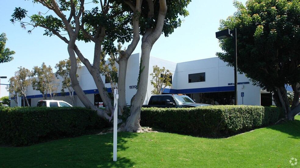 More Photos Of 15312 Connector Ln, Huntington Beach Manufacturing For Lease