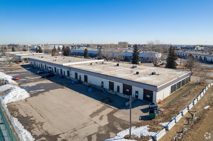 More Photos Of 6143 4th St SE, Calgary Light Distribution For Lease