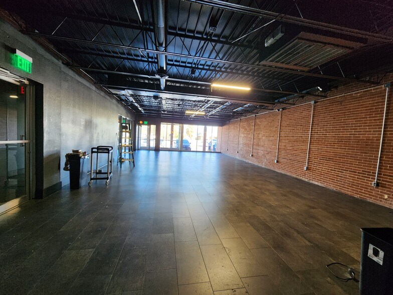 More Photos Of 521 S Glenstone Ave, Springfield General Retail For Lease