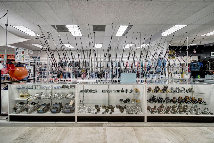 More Photos Of 14951 S Dixie Hwy, Palmetto Bay Freestanding For Lease