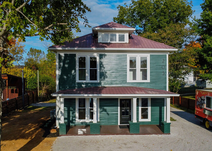 Primary Photo Of 205 Broadway St, Cave City Loft Creative Space For Sale