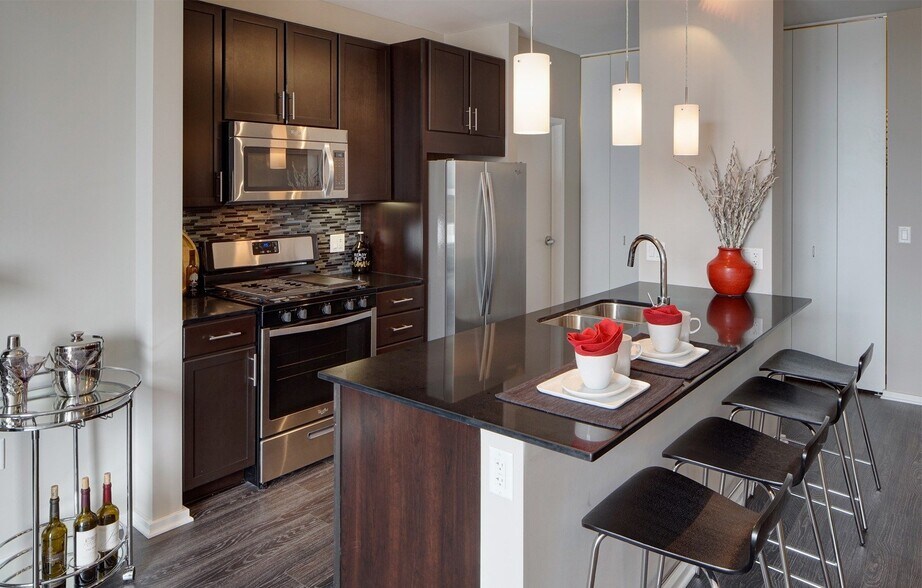 More Photos Of 123 N Desplaines St, Chicago Apartments For Lease