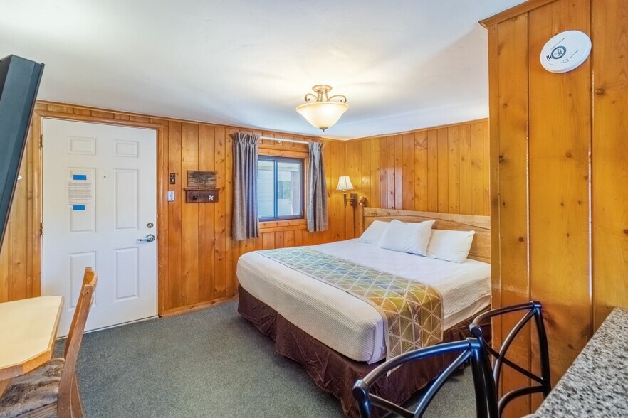 More Photos Of 221 Byers Ave, Hot Sulphur Springs Hotel For Sale