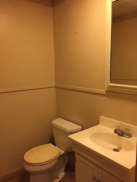 More Photos Of 1866 Main St, Baker Office For Sale