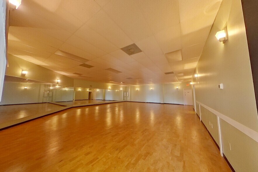 More Photos Of 2221 S Ferdon Blvd, Crestview Unknown For Lease