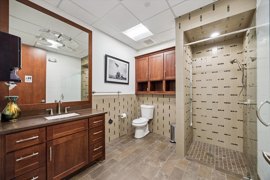 More Photos Of 12890C S Highway 6, Sugar Land Specialty For Sale