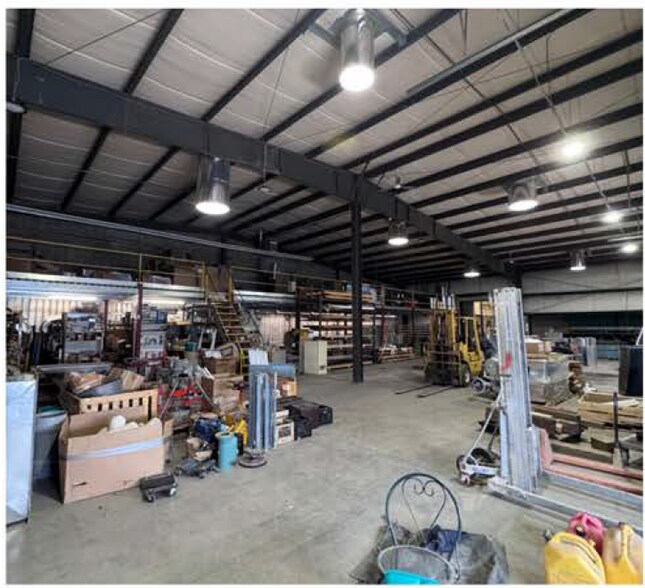 More Photos Of 1238 45th Ave NE, Calgary Warehouse For Lease