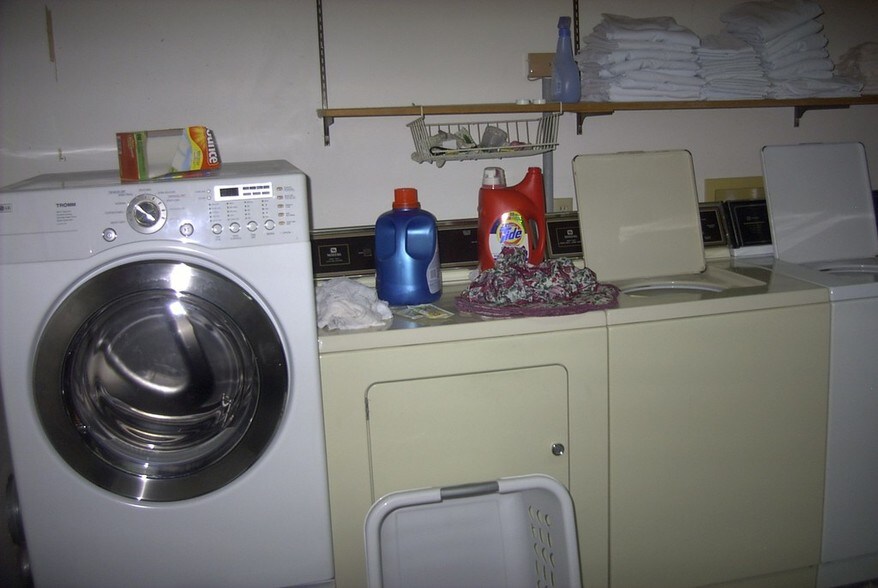 More Photos Of 700 W Canville St, Erie Hotel For Sale