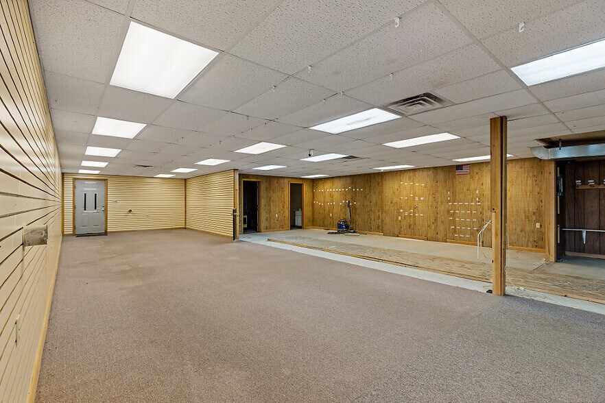 More Photos Of 53 Neck Rd, Benton General Retail For Sale