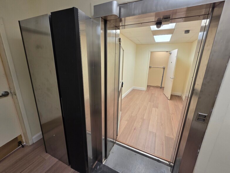 More Photos Of 5991 Anglers Ave, Fort Lauderdale Bank For Lease