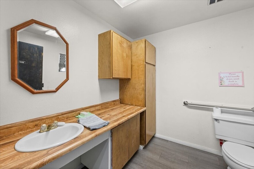 More Photos Of 40585 Big Bear Blvd, Big Bear Lake Office For Sale
