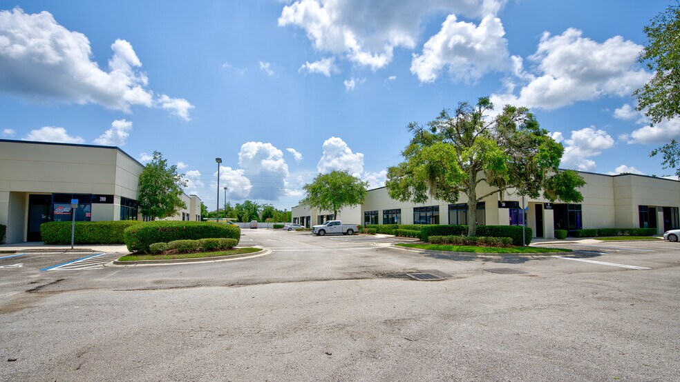 More Photos Of 280 Business Park Cir, Saint Augustine Light Distribution For Lease