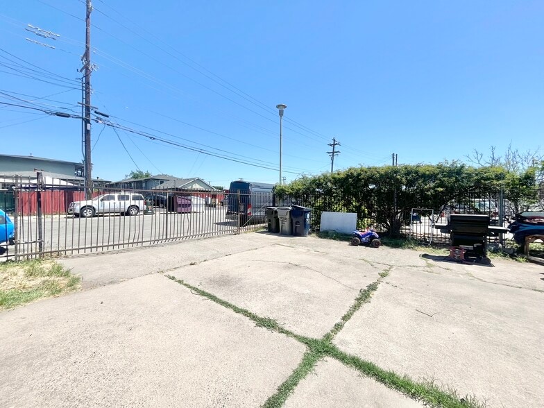 More Photos Of 2513 Connie Dr, Sacramento Office For Sale