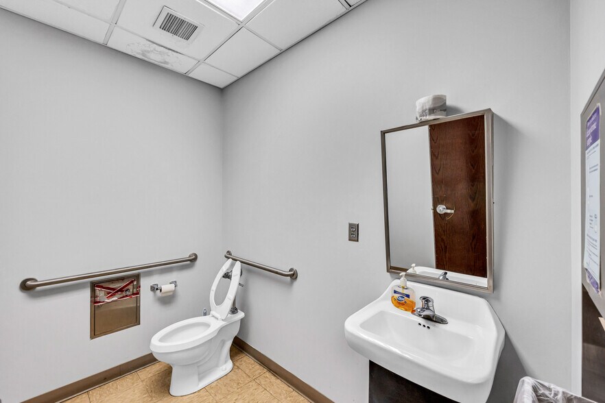 More Photos Of 812 W Innes St, Salisbury Medical For Sale